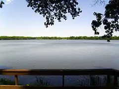 Con el tiempo, el río Arkansas erosionó el asentamiento. Esta porción del río fue el lugar donde estaba emplazado el fuerte de la Guerra Civil.