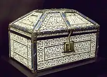 Arqueta de Palencia, de procedencia andalusí (siglo XI).