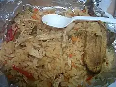 Arroz con pollo como se prepara en la Costa Caribe de Colombia y en Panamá.