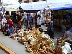 Venta de artesanía en El Arenal.