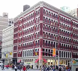 El Astor Place Building, en el nº444 de Lafayette