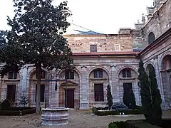 Vista del patio del claustro