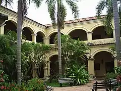 Claustro de San Carlos.