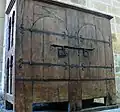 "Armoire d'Aubazine" con cerraduras y bisagras de hierro forjado, el "armoire litúrgico" (Conditiora) más antiguo de Francia (probablemente de principios del siglo XIII.