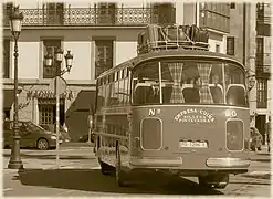 Autobús en la plaza en 2006