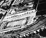 Vista aérea de la Penitenciaría Central y del Estadio Autonomía en la década de 1950.