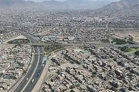 Paso a desnivel bajo la autopista Ramiro Prialé.