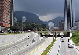 Hotel Tequendama a la izquierda, Avenida Calle 26 y Monserrate al fondo