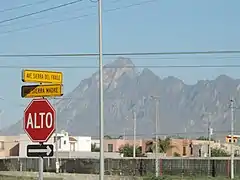 Letrero de la Avenida Sierra del Fraile