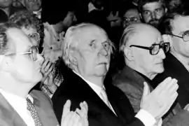 Fritz Eberhard en la ceremonia de entrega de la Medalla Carl von Ossietzky Medal (1979)