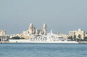 M/Y Azzam es el yate más largo del mundo.