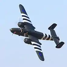 Un bombardero medio B-25J Mitchell con los colores del Reino Unido en una exhibición en 2010.