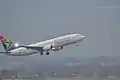Boeing 737 de South African Airways despegando del Aeropuerto Internacional de Johannesburgo-Oliver Reginald Tambo