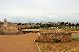 Vista desde el exterior del flanco oeste