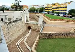 Flanco oriental desde el puente de Palmas y Puerta de San Vicente