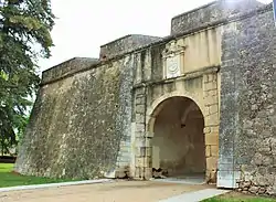 Fachada exterior de Puerta Trinidad.