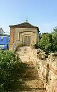 Ermita de Pajaritos. Vista sur-oriental y arranque de murallas