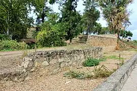 Viejas murallas exteriores al baluarte en la zona este.