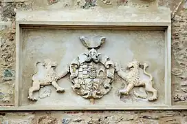 Escudo sobre la Puerta de Mérida.