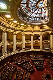 la Sala de sesiones de la Cámara de Representantes, es donde también se reúne la Asamblea General