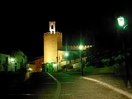 Torre de Espantaperros de noche