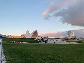 Centro Heydar Aliyev en Baku por Zaha Hadid, 2012.