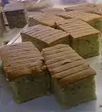 Porciones de pastel de plátano