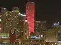 La torre iluminada de rojo por el Día Nacional de Recuerdo de las Víctimas de Asesinato (25/9/2008)