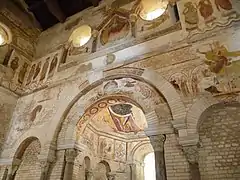 Interior del baptisterio