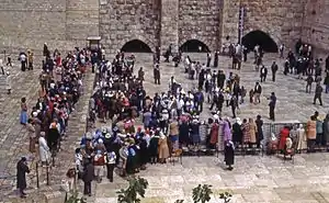 Celebración de un Bar Mitzvá en la explanada frente al Muro de las Lamentaciones/Muro de los Lamentos