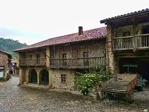 Casas en Bárcena Mayor.