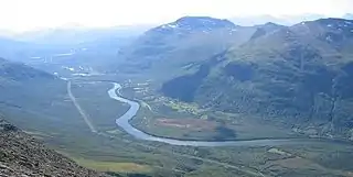 Valle de Bardu y el río desde Istind a Setermoen