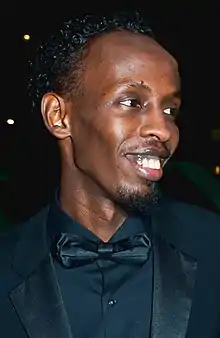 Barkhad Abdi, como Doc Badger.