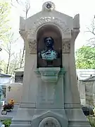 Tumba de Ernest Baroche en el cementerio del Père-Lachaise en París.