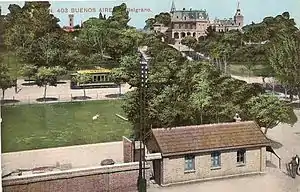 La antigua estación frente a Barrancas de Belgrano.