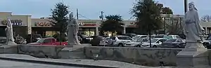 Estatuas en el barrio chino de Dallas.