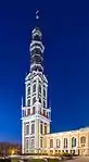 La torre tiene una altura de 141,5 m y dos miradores diferentes.