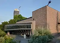 Museo Tinguely (inaug. 1996) en Basilea, obra de Mario Botta