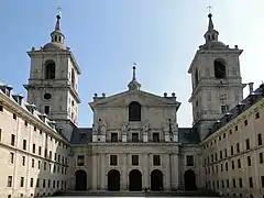 Patio de los Reyes, ante la basílica de El Escorial.