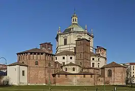 El conjunto visto desde el parque de las Basílicas