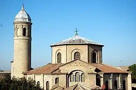 Tambor octogonal de la iglesia de San Vital en Rávena (siglo VI)