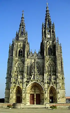 Basílica de L'Épine en los Caminos de Santiago en Francia.