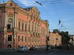 Vista del palacio desde el puente Puente Aníchkov