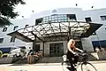 Exterior del edificio de vía Caniana, sede del Departamento de Ciencias Financieras y Económicas y del Departamento de Jurisprudencia