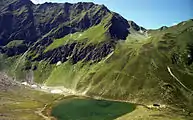 El refugio de Bergerse (debajo del corte Goldeckscharte ), visto desde el ascenso al Berger Kogel (1980)