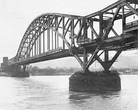 Puente Ludendorff  en Remagen, mostrando daños antes del colapso durante la batalla de Remagen