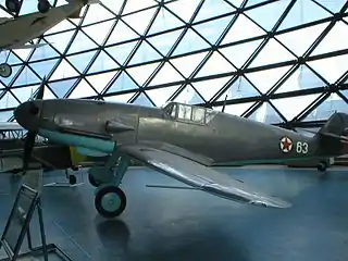 Messerschmitt Bf 109 con las enseñas de la Fuerza Aérea Yugoslava capturado y usado por partisanos yugoslavos durante WWII.