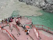 Otra vista de la confluencia del Bhagirathi (a la derecha) y el Alaknanda (izquierda) en Devprayag.