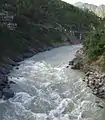 El turbulento Bhagirathi cuando entra en Devprayag.