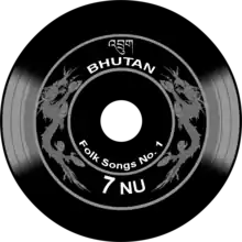 Sello butanés con forma de disco de vinilo.Tiene la capacidad de reproducir el himno nacional de Bután.